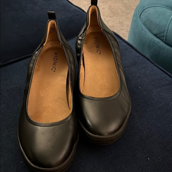 Vionic Shoes - Vionic Women's Jacey Black Leather wedges